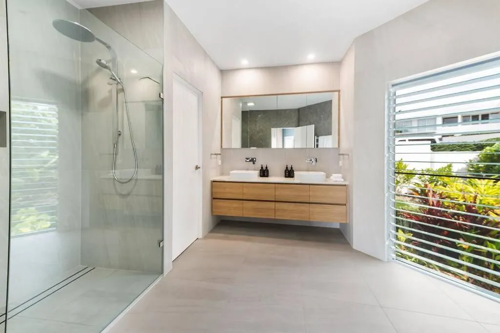 Villa Surfside - Wake To The Waves Breaking Sunshine Beach 0*,  Australia