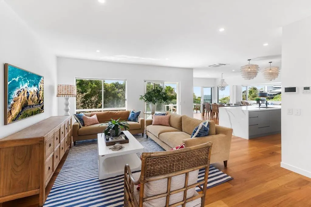 Villa Surfside - Wake To The Waves Breaking Sunshine Beach Australia