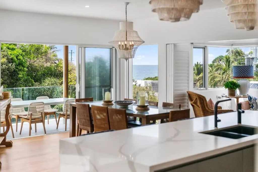 Holiday home Surfside - Wake To The Waves Breaking Villa Sunshine Beach Australia