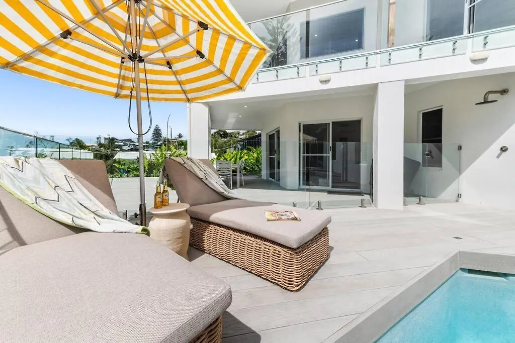 Surfside - Wake To The Waves Breaking Villa Sunshine Beach Holiday home
