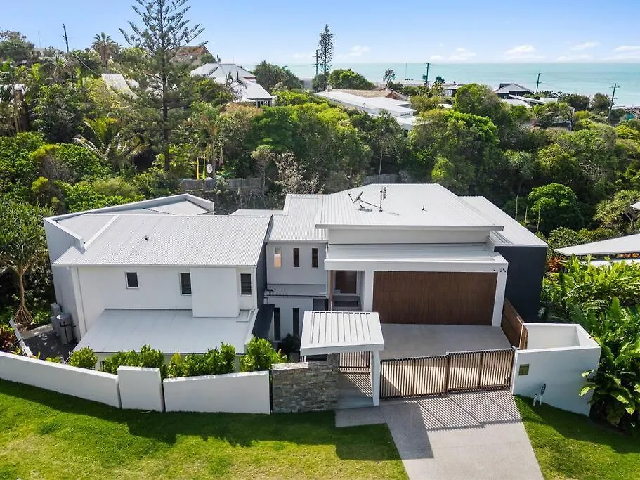 Surfside - Wake To The Waves Breaking Villa Sunshine Beach Holiday home