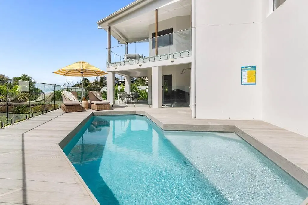 Holiday home Surfside - Wake To The Waves Breaking Villa Sunshine Beach Australia