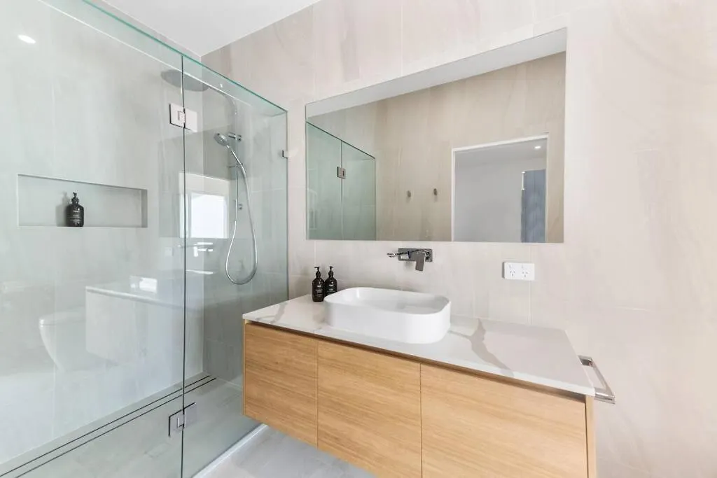 Surfside - Wake To The Waves Breaking Villa Sunshine Beach Holiday home